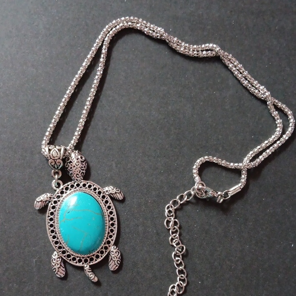 Silver Turtle🐢 Pendant Necklace with Turquoise Style Stone New!